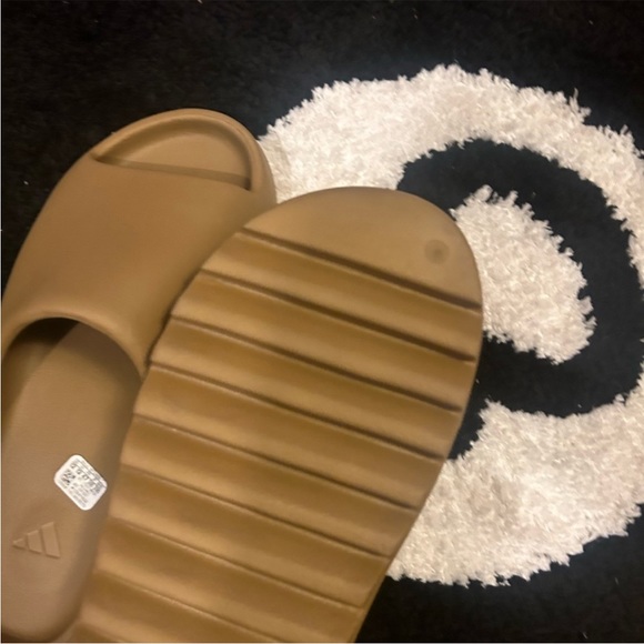 Authentic adidas Yeezy Slide Ochre - Picture 6 of 6